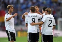 Fussball International EM 2012 Testspiel:  JUBEL nach dem TOR zum 2:0 Simon Rolfes, Andre SCHUERRLE, Mario GOMEZ, Marcel SCHMELZER (v.li., Deutschland)