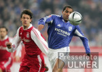 Fussball 1. Bundesliga: Schalke - Bayern, Zweikampf