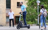 Oberbuergermeister Boris Palmer (Die Gruenen) auf einem E-Scooter