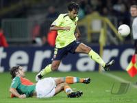 Fussball Champions League: Bremen - Barcelona, Zweikampf