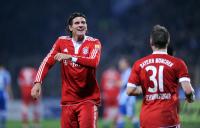 Fussball 1. Bundesliga : Mario Gomez mit Bastian Schweinsteiger  (v.li., FCB)