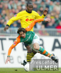 Fussball 1. Bundesliga: Bremen - Dortmund, Zweikampf