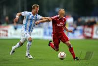 1. Fussball Bundesliga: Stefan Aigner  (li, 1860 Muenchen) gegen David Jarolim (re, HSV)