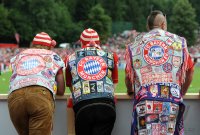 Fussball 1. Bundesliga:  FC Bayern Muenchen Fan mit Kutte