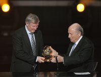 Fussball International  FIFA Ballon d Or 2011:  Trainer Ferguson  (Manchester United FC)  und FIFA Praesident  Blatter (Schweiz)
