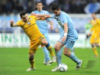 2. Fussball Bundesliga: Oliver Petersch (li, Eintracht Braunschweig) gegen Stefan Buck (1860 Muenchen)