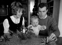Fussball Weihnachten 1967:  Beckenbauer mit Familie zu Weihnachten