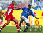 Fussball 1. Bundesliga: Schalke - Cottbus, Zweikampf