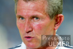 FUSSBALL 1. Bundesliga S04, Trainer Henckes, Portrait
