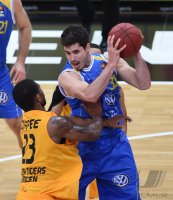 Basketball 1. Bundesliga 14/15 Hauptrunde:  Walter Tigers Tuebingen - Loewen Braunschweig