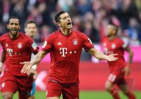Fussball 1. Bundesliga Saison 15/16: FC Bayern Muenchen -  FC Schalke 04