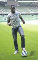 Fussball 1. Bundesliga, Saison 2012/2013: Werder praesentiert Neuzugang Joseph Akpala