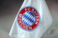 Fussball 1. Bundesliga, Saison 2011/2012:  Eckfahne mit dem FCB Logo eingestickt