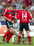 Fussball Bundesliga: Leverkusen - Bayern, Zweikampf