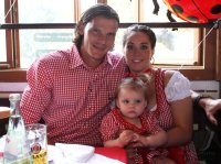 FUSSBALL 1. BUNDESLIGA: Daniel van Buyten mit Frau Celine  (v. li., FC Bayern Muenchen)