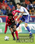 Fussball 1. Bundesliga: Leverkusen - Schalke, Zweikampf