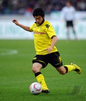 Fussball: 1. Bundesliga Saison 2010/2011, Dortmund: KAGAWA am Ball