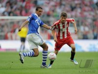 Fussball 1. Bundesliga 10/11:  Christoph Metzelder (FC Schalke 04)
