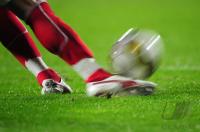 FUSSBALL 1. BUNDESLIGA: Torwart beim Abstoss