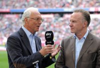 Fussball 1. Bundesliga :  Franz Beckenbauer mit Vorstandsvorsitzender Karl Heinz Rummenigge (v. li., FC Bayern Muenchen)