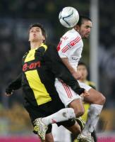 Fussball 1. Bundesliga: Koeln - Dortmund, Zweikampf