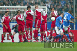 Fussball 1. Bundesliga: Bochum - Bayern, Zweikampf