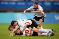 FUSSBALL  Olympia 2008   Halbfinale  Frauen   Brasilien - Deutschland