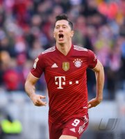 Fussball 1. Bundesliga Saison 21/22: FC Bayern Muenchen -  TSG 1899 Hoffenheim