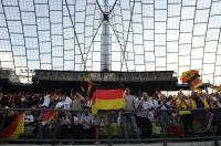 FUSSBALL WM 2010, Public Viewing im Olympiastadion MuenchenFUSSBALL WM 2010, VORRUNDE: Deutschland - Serbien