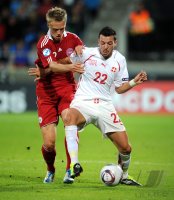 Fussball U21-Europameisterschaft 2011: Nicolai Jorgensen (li, Daenemark) gegen Xavier Hochstrasser (re, Schweiz)