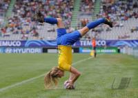 Fussball Frauen FIFA U 20  WM  2008    Salto - Einwurf LEAH (BRA)