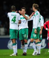 FUSSBALL 1. BUNDESLIGA: Bremen, BAUMANN, MERTESACKER und NALDO