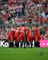 Fussball 1. Bundesliga Saison 2010/2011: FC Bayern Muenchen Kreis vor dem Spiel