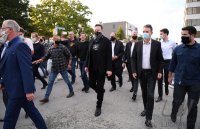 Tesla-Chef Elon Musk besucht Biopharma-Unternehmen Curevac