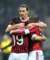 Fussball CHL  Saison 2011/2012: Gianluca Zambrotta, Zlatan Ibrahimovic , Clarence Seedorf (v. li., AC Mailand)