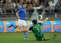 Fussball International  Testspiel: TOR von Riccardo MONTOLIVO (li, Italien)  gegen Iker CASILLAS (re, Spanien)