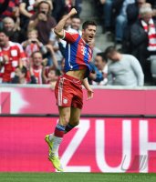 Fussball 1. Bundesliga Saison 14/15: FC Bayern Muenchen - Eintracht Frankfurt