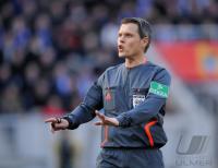 FUSSBALL 1. Bundesliga  Schiedsrichter Michael Weiner