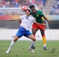 FUSSBALL  Olympia 2008   Vorrunde  Maenner Kamerun - Italien