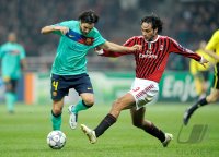 Fussball CHL  Saison 2011/2012: Cesc Fabregas (li, Barca) gegen Alessandro Nesta (AC Mailand)