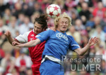 Fussball 1. Bundesliga: Bayern - Bochum, Zweikampf