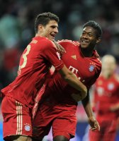 Fussball 1. Bundesliga, Saison 2011/2012:  JUBEL Mario Gomez (FC Bayern Muenchen) und David Alaba (FC Bayern Muenchen)