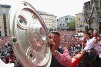 Fussball 1. Bundesliga :  JUBEL Trainer Louis van Gaal  (FC Bayern Muenchen)