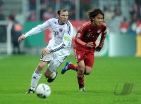 Fussball DFB Pokal 11/12 :  Tobias Fink (li, FC Ingolstadt ) gegen Takashi Usami  (FC Bayern Muenchen)