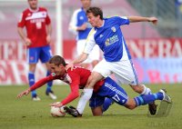 Fussball 3. Bundesliga : Sebastian Mitterhuber  (li, Unterhaching) gegen Ralf Schmidt (re, FC Carl Zeiss Jena)