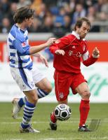 Fussball 1. Bundesliga: Duisburg - Bayern, Zweikampf