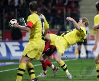 Fussball 1. Bundesliga: Leverkusen - Dortmund, Eigentor Kringe