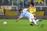 1. Fussball Bundesliga: Christopher Schindler  (li, 1860 Muenchen) gegen Shinji Kagawa (re, BVB)