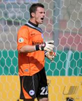 Fussball DFB Pokal: Torwart Dennis Eilhoff (Bielefeld)