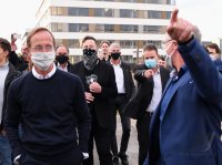 Tesla-Chef Elon Musk besucht Biopharma-Unternehmen Curevac